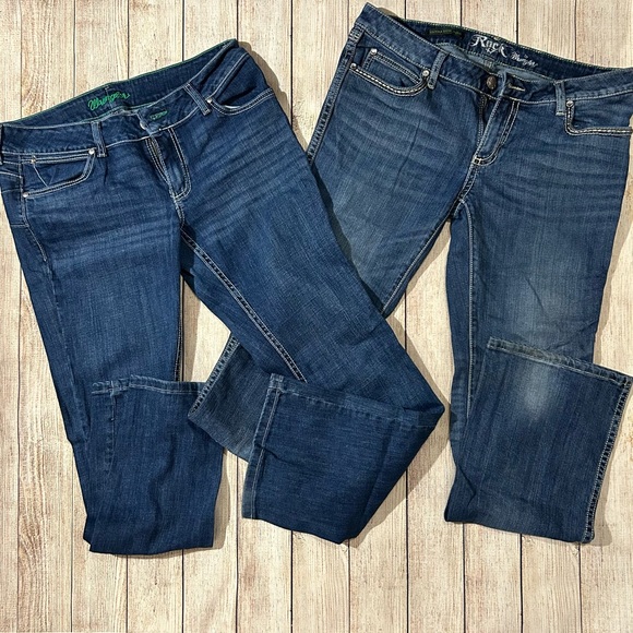 Women's Wrangler Jeans 2 pair - Picture 2 of 4